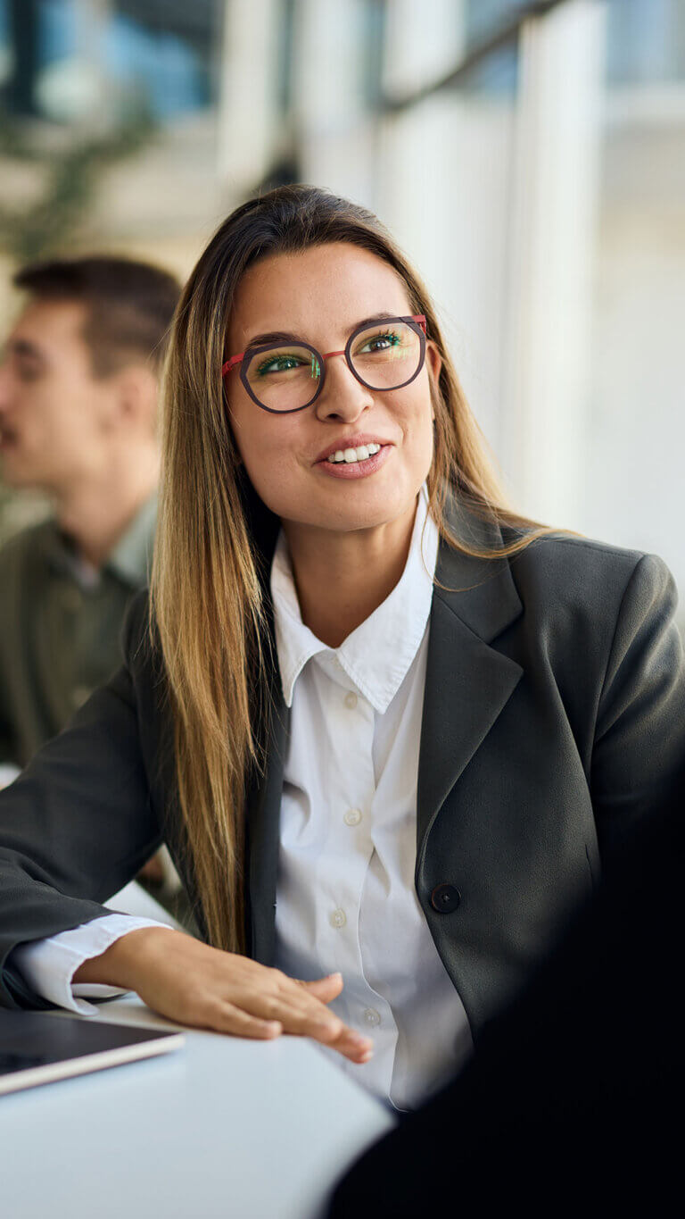 Business loan specialist talking about commercial loan syndication